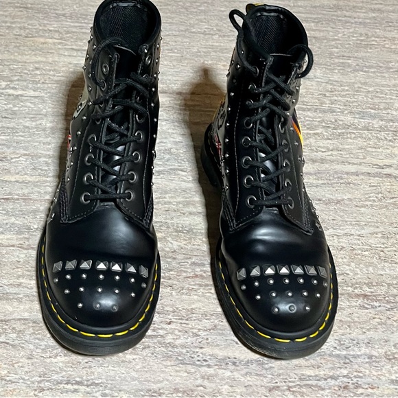 Dr Martens 1460 RARE Rock & Roll combat boots with studs, 💀 and heart ♥️ - Picture 2 of 16
